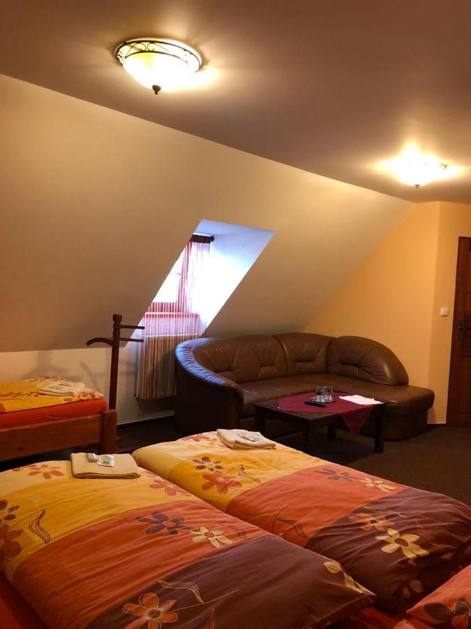 Penzion Kelt Hotel Zator Ngoại thất bức ảnh